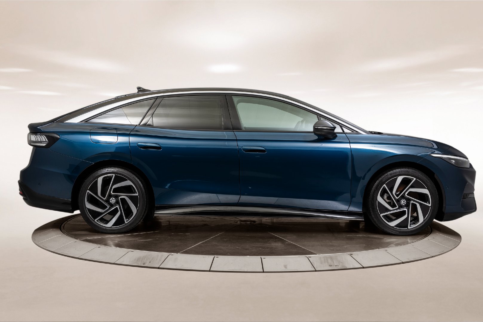 Volkswagen ID.7 Pro, 286hp, 2024