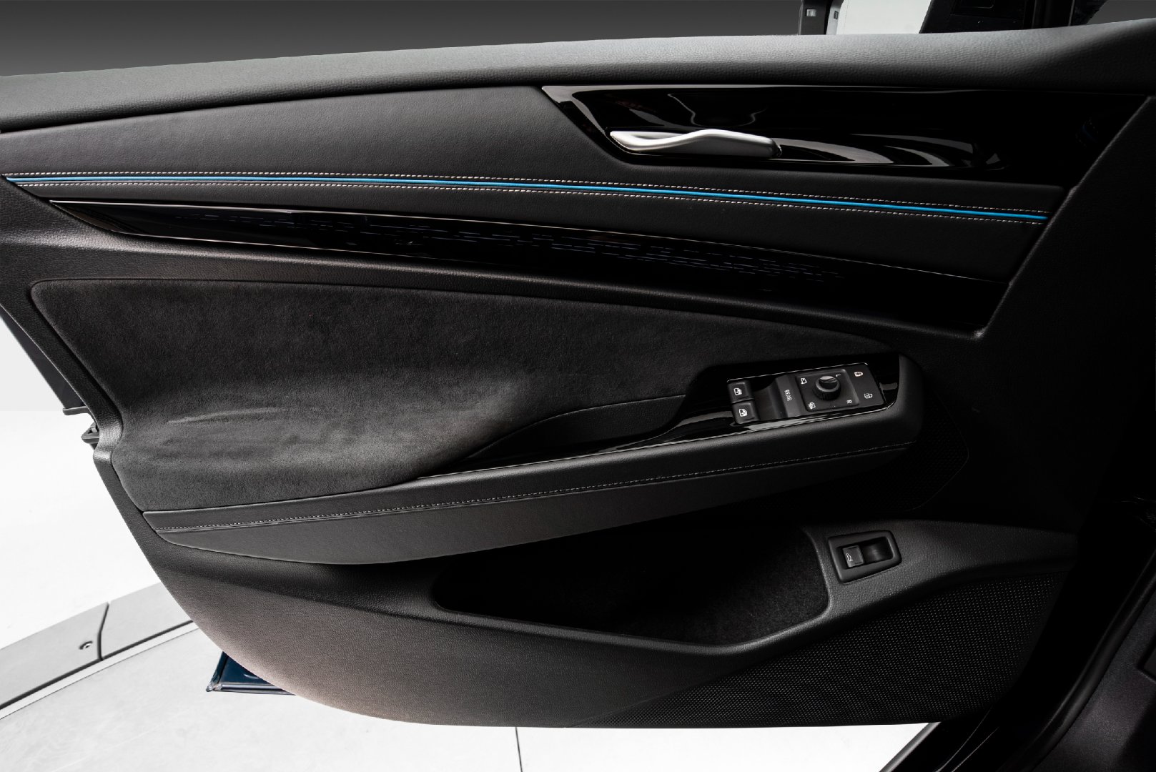 Volkswagen ID.7 Pro, 286hp, 2024